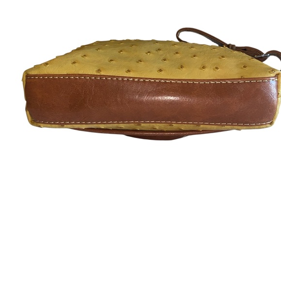 ‘KELLY AND KATIE’ LIKE NEW, MUSTARD YELLOW FAUX OSTRICH CROSSBODY BAG - Picture 3 of 7